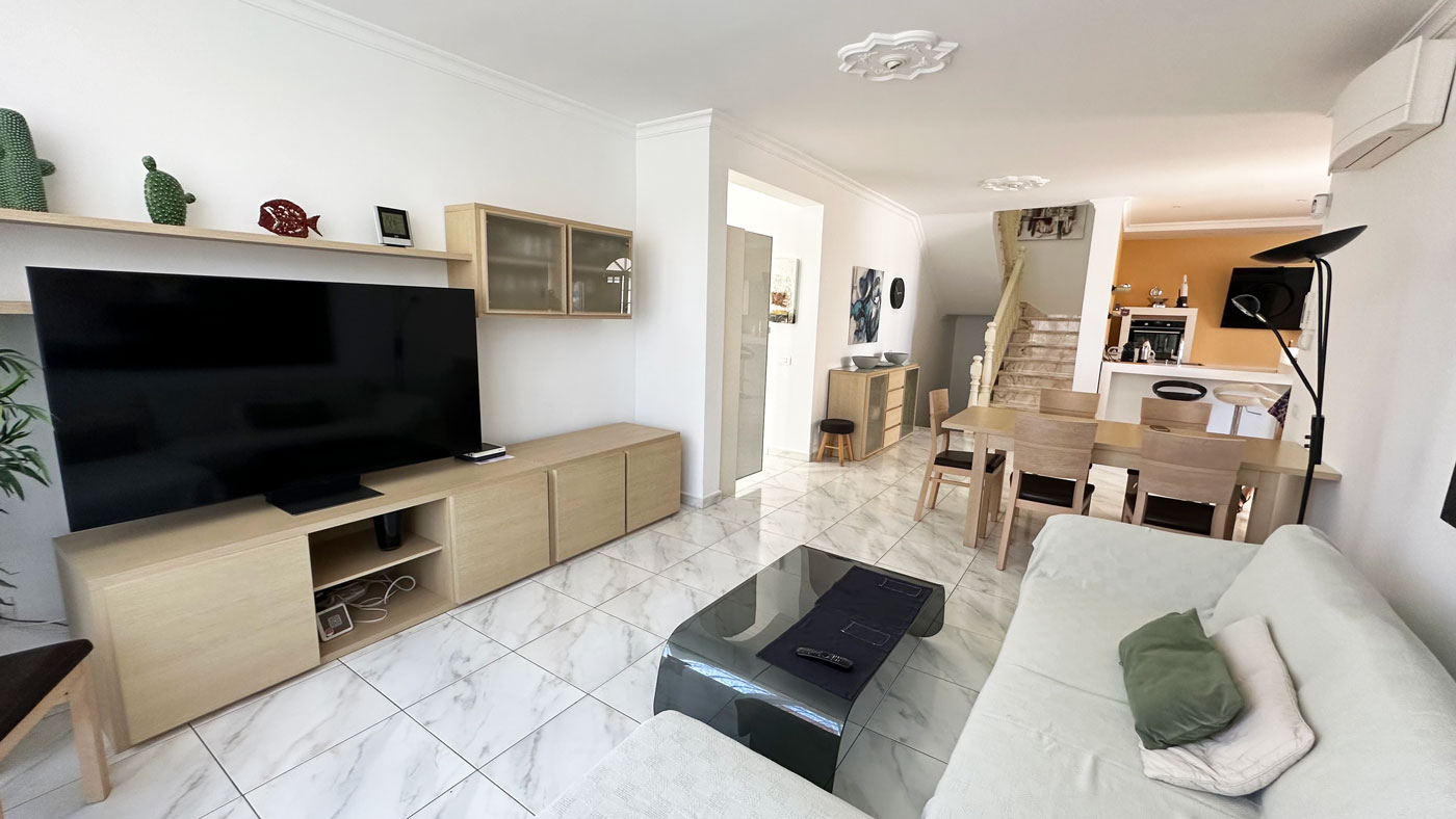 Spacious and Bright Living Room